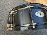 Pearl Ultracast 14"x5" Cast Aluminum Snare Drum – Satin Black w/ Black Hardware3