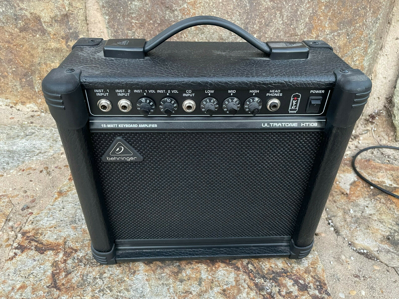 【生産終了】BEHRINGER ULTRATONE KT108 アンプ15w Behringer | Product | KT108