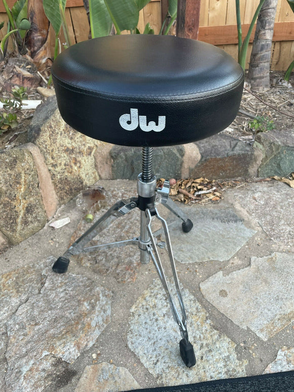 DW 5100 Standard-Height Throne