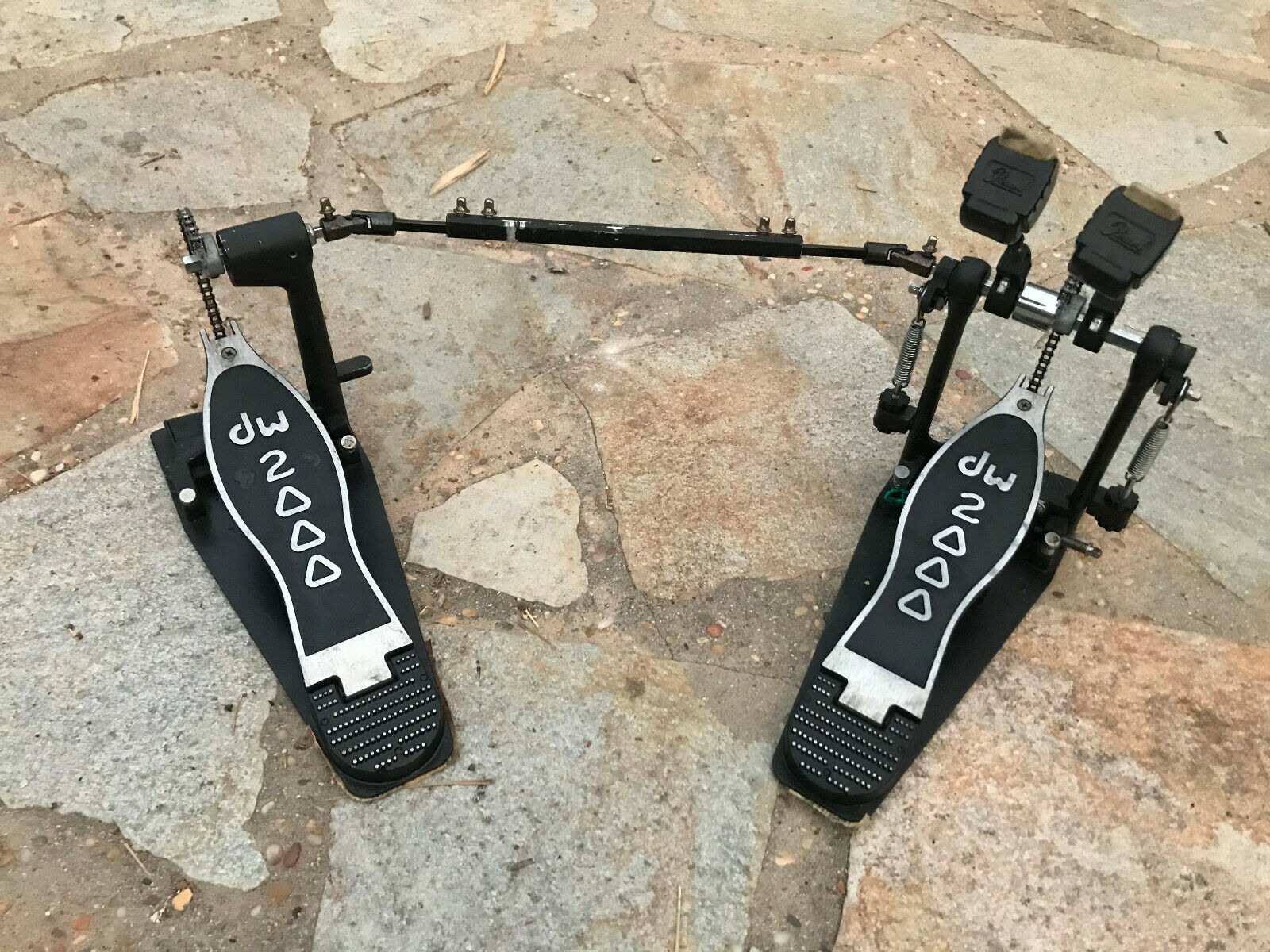 dw 2000 single pedal DW 2000 Series Double Bass Drum Pedal – Blakes Drum Shop