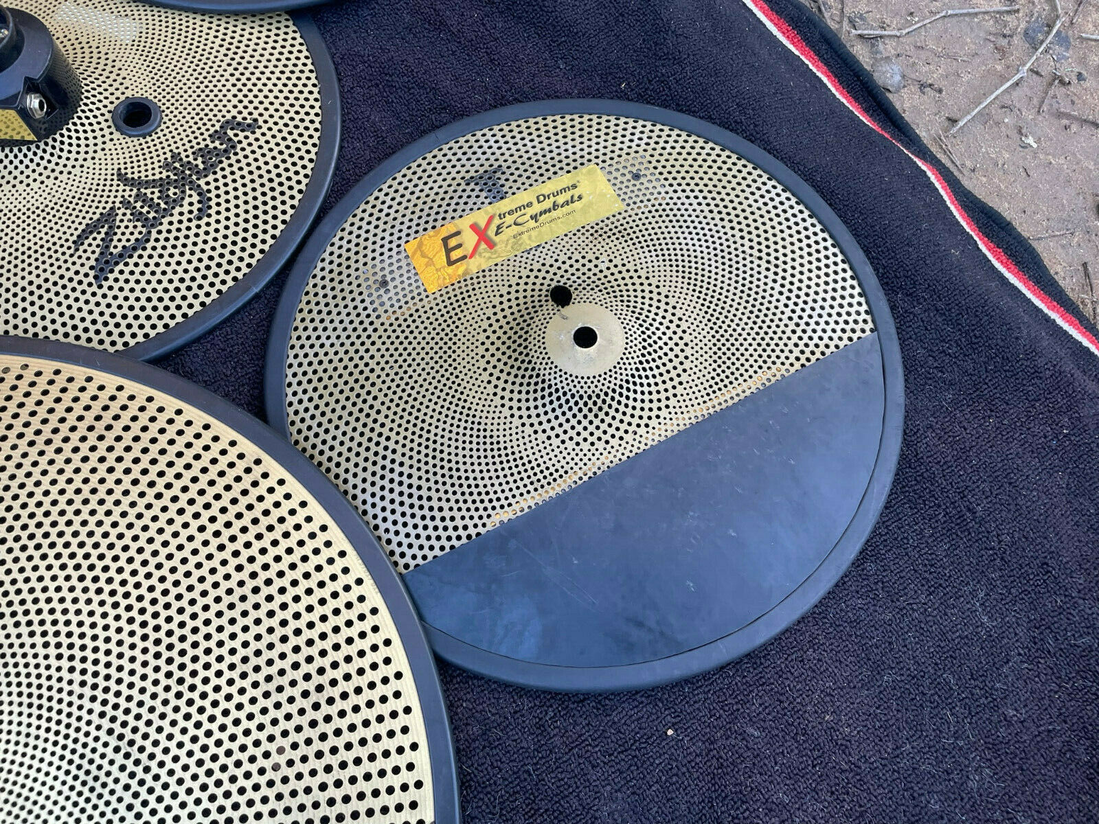 Low volume clearance electronic cymbals