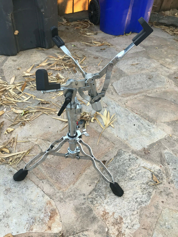 DW 9000 Snare Drum Stand