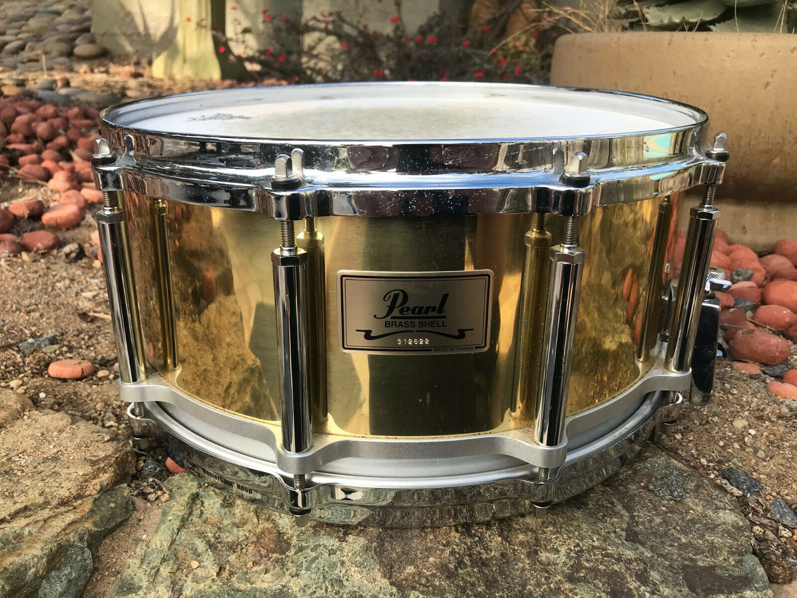 Pearl Free-Floating 14x6.5 Brass Snare Drum – Blakes Drum Shop